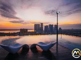 Hotel Serviced Apartments Top One Infinity Pool with View of 360 Degree