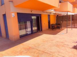 Piso planta baja y gran patio con piscina comunitaria, hotel v destinaci Daimuz