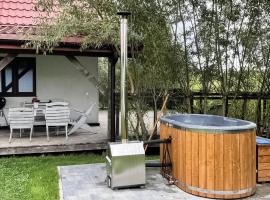 Beautiful Home In Szarejki With Wifi, ξενοδοχείο σε Szarejki