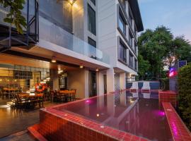 ON Thapae Gate Chiangmai, hotel v destinaci Chiang Mai