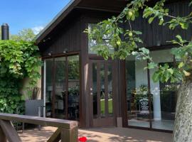 Summer chalet in the heart of Riga, chalet de monta&ntilde;a en Riga