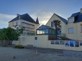 Maison avec Terrasse et véranda, plages à pied, à deux pas des commerces, du marché et du port - wifi et linge de lit inclus
