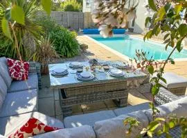 East Creek - dog friendly beachside home with pool in Ringstead