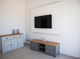 Golden Sand Suites 2, κατάλυμα με κουζίνα στην Ανάβυσσο