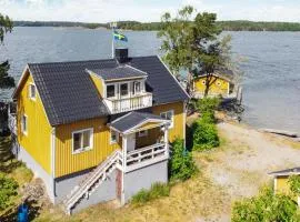 4 Bedroom Amazing Home In Sorunda