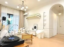 Dooga Ins-Creamyhouse Projector