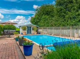 The Owl House - Hot Tub Adventures in Moreton - Pass the Keys