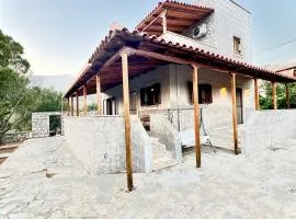 Mani Spot in Almiro