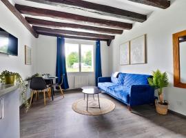 Welcome to Clara House, hotel in Wissous