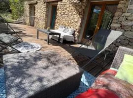 Studio Bas de villa avec grande terrasse