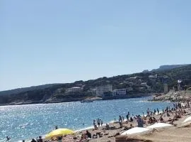 le central 300 metres de la plage