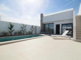 Three Bedroom Villa With Private Pool & Solarium, hotel in San Pedro del Pinatar