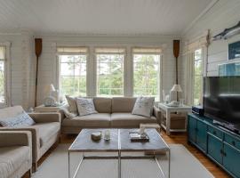 Villa Mats - Private property with seaside sauna, viešbutis mieste Spikis