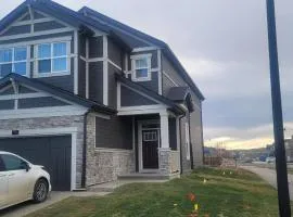 A Cozy home away from home at South East Calgary