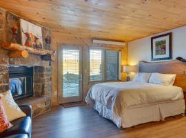 Near Skiing Studio with Pool Access in Granby!, hotel v destinaci Granby