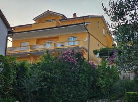 Rooms Neda, hotelli kohteessa Rab