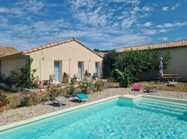 Le Petit Ch&ecirc;ne, hotel com piscina em Orgnac-lʼAven
