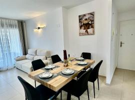 Luxury 3 bdr condo by the Beach, hotel di Benidorm