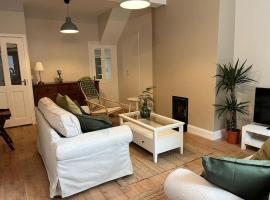 Home on the Wild Atlantic Way, hotel v destinaci Newport