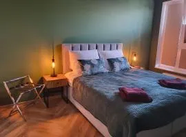 Apartament w Centrum Luksusowy, Klimatyzacja, Full Opcja, Zameldowanie 24h, Duży Parking, Balkon, PlayStation 5, Ekspres, Netflix, Winda, FV, Nowy Budynek