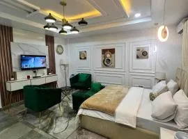 Apartment 004 Royale