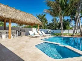 Heated Pool - 1 Mile to Beach - FirePit