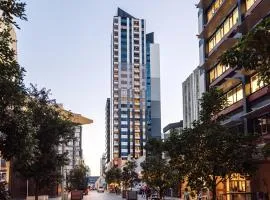 Gorgeous High Floor Skytower view 2 Bedroom Apartment in Auckland CBD