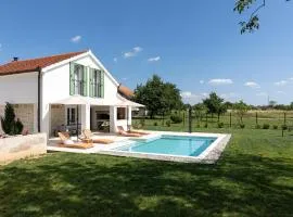 Gorgeous Home In Sinj
