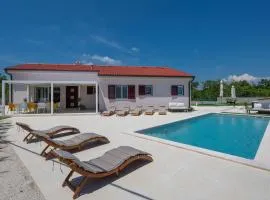 Awesome Home In Mali Vareski