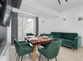Przestronne Apartamenty w Zakopanem z Trzema Sypialniami i Parkingiem by Noclegi Renters