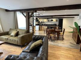Appartement spacieux à Souvigny avec parking inclus., hotel v destinaci Souvigny