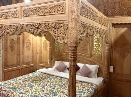 Wangnoo paradise luxury houseboat, hotel de 5 estrellas en Nagīn Bāgh