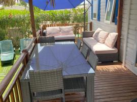 Mobil Home dans le camping 4 &eacute;toiles le Montourey, glamping em Fr&eacute;jus