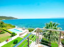 Agnanti villa Seafront with Pool