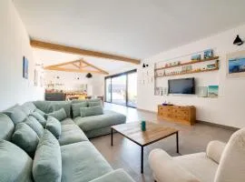 Les Conches, Maison neuve pour 8