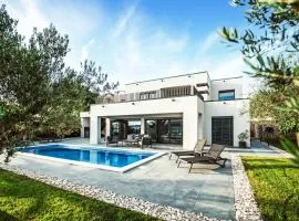 Lovely Home In Razanac