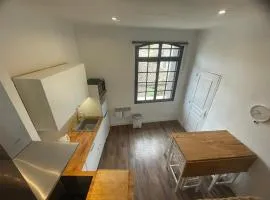 Studio cosy climatisé au coeur du village de Saint Michel l'Observatoire
