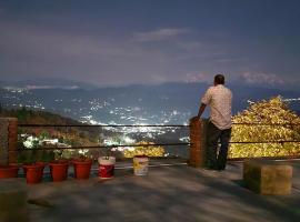 Golden Himalaya Homestay, hotel v destinaci Kausani