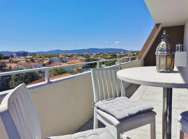 Appartement la Belle vue - Double parking privé, hotell i Fréjus