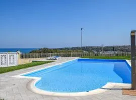 5 Bedroom Gorgeous Home In Brucoli