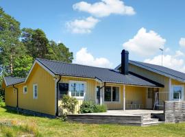 Cozy Home In Löttorp With Wifi, hotel a Löttorp