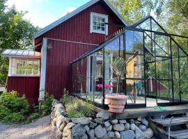 Den lilla röda stugan, self catering accommodation in Kirjala
