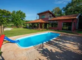 Casa de campo com piscina próxima ao aeroporto de Dourados