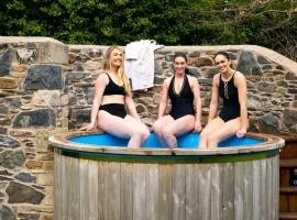 Luxury Pet-Friendly Retreat with Private Hot Tub