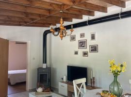 The OliveOrange Grove House!, hotel v destinaci Kalavasos