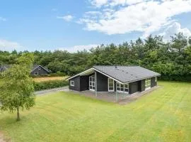 3 Bedroom Beautiful Home In Hovborg