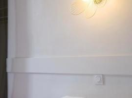 Le central by santat !, hotel v destinaci Bellac