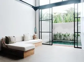 Beach Loft with Rooftop! Hidden GEM!