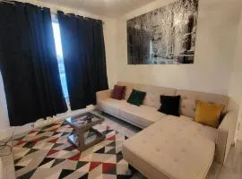 Garland Spacious 4 Bedroom House With Garden And Parking