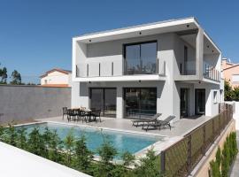 Quinta Atia - Luxury villa with private pool, hotel en Caldas da Rainha
